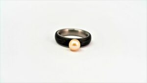 Damenring / Perle Stahl Carbon
