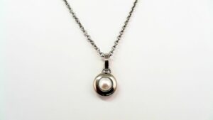 Collier mit Perle Titan